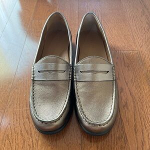 Array Womens 9.5M Harper Slip-On Leather Metallic/Copper Loafers Shoes Comfort